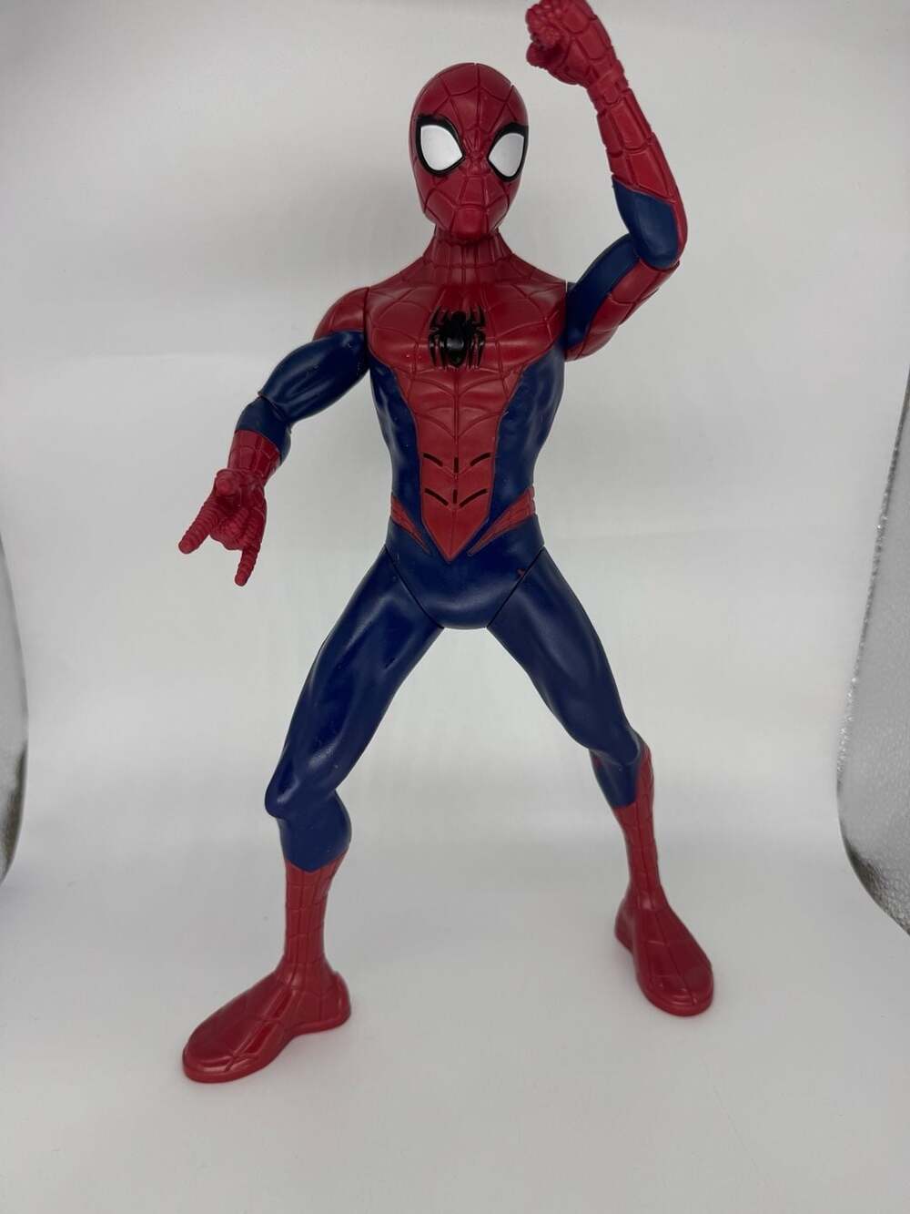 Hasbro Spider-Man 13 inch Talking Electronic Action Figure 2020 - Picture 3 of 11